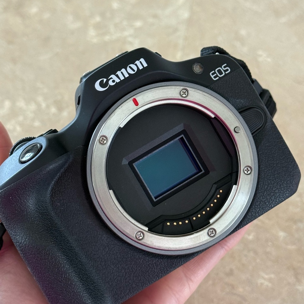 Canon EOS R100 - Picture 6 of 11